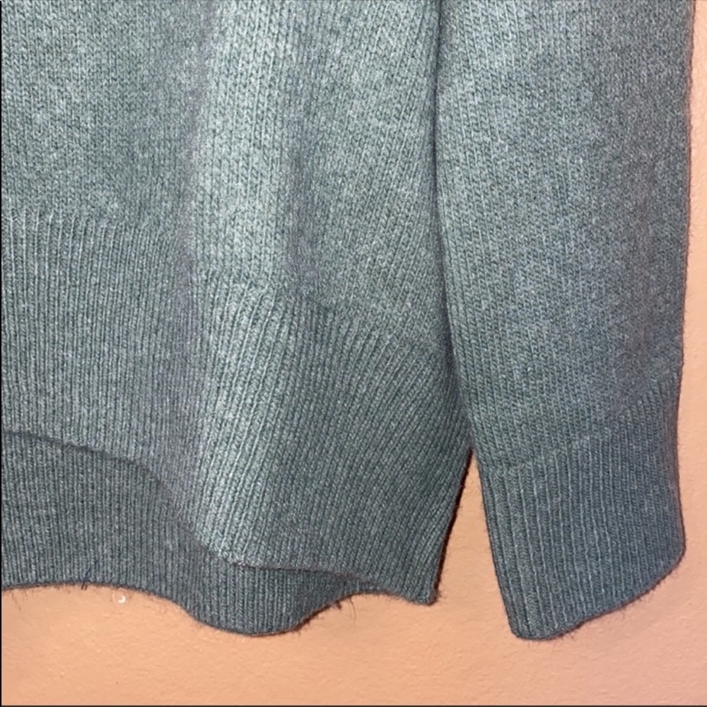 H&M Sweater - Picture 4 of 6